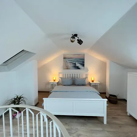 Wunderschoene Mit Balkon In Plauen