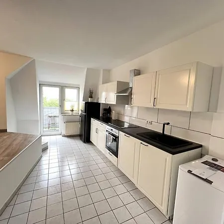 Wunderschoene Mit Balkon In Plauen