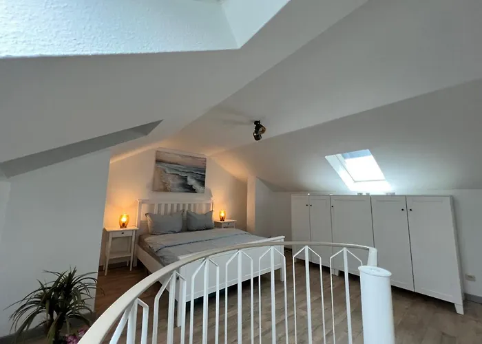 Apartment Wunderschoene Mit Balkon In Plauen