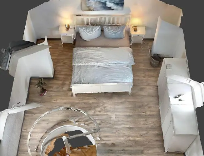 Wunderschoene Mit Balkon In *